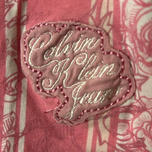 Baby girl Calvin Klein jeans top 24 months adorable with ruffle sleeves - Picture 2 of 7